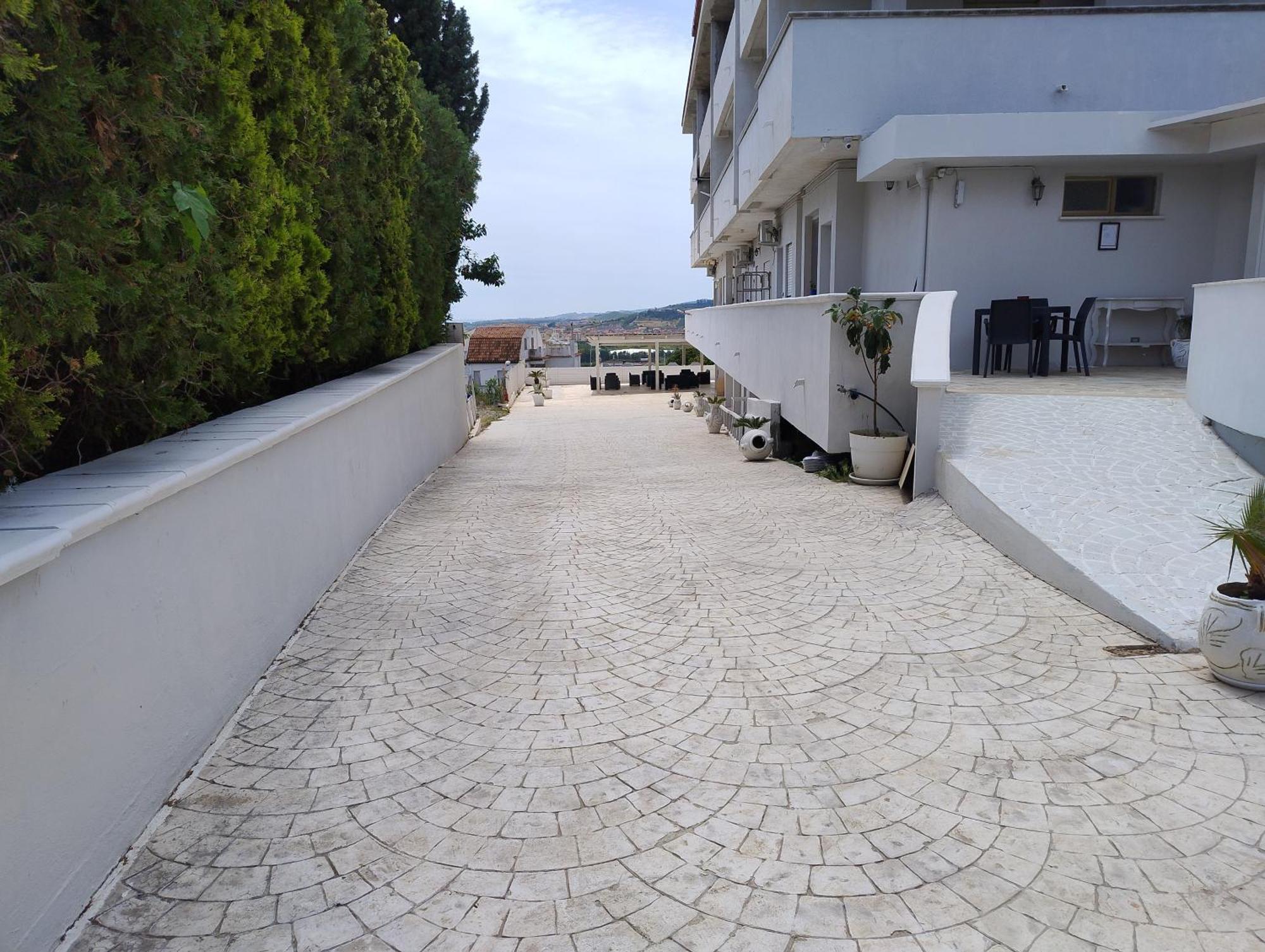 La Perla Dello Ionio Aparthotel Satriano Exterior photo